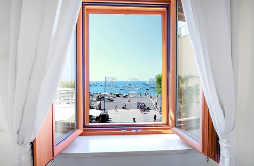 Positano City Centre Apartment | Villa Costanzo - Beach Front - Air Conditioned and Free Wi- Fi