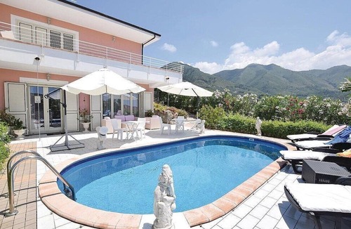 Tortora Marina House | Villa Croma: An elegant and welcoming three-story townhouse which faces the sun and the sea, with Free WI-FI.