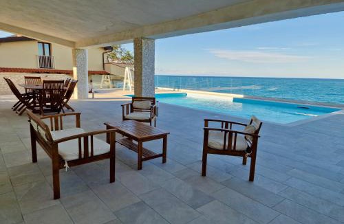 Costa Saracena-Castelluccio Villa | Villa Daniela - Villa con piscina privata e discesa a mare tra Catania e Siracusa