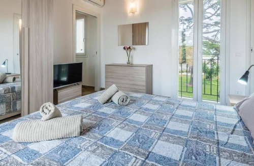 Chiaramonte Gulfi Villa | Villa 'Dimora Ada' with Shared Pool, Wi-Fi and Air Conditioning
