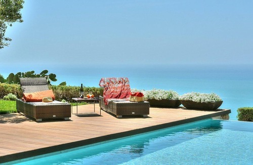Licata Apartment | Villa Donzella Piccola, fully refundable with voucher*: An elegant and welcoming apartment that is part of a villa which faces the sun and the sea, with Free WI-FI.