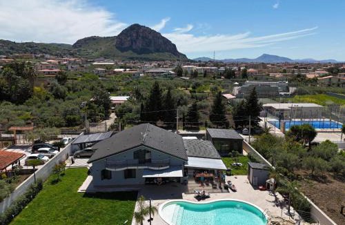 Borgetto Villa | Villa El Secreto, Luxury con piscina, sauna e idromassaggio, 4 camere e 3 bagni, vicina al mare e montagna