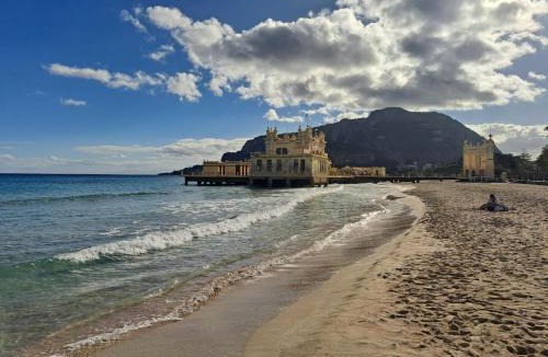 Mondello Apartment | Villa Emilia Mondello Appartamento Emily con vista sul mare