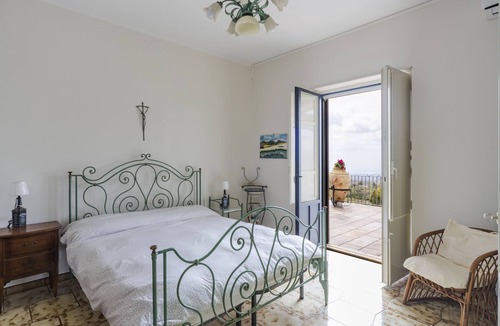 Belpasso Apartment | Villa Etna Pool & Seaview by Wonderful Italy