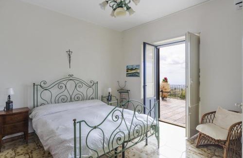 Belpasso Apartment | Villa Etna Pool & Seaview by Wonderful Italy