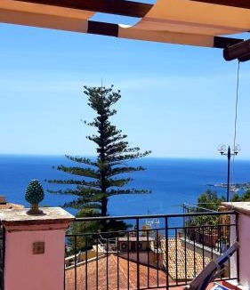 Taormina City Centre Bed & Breakfast | Villa Floresta Taormina