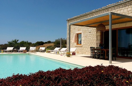 Ragusa Villa | Villa for families, wheelchair accessible, private pool, garden, bbq, free wi-fi