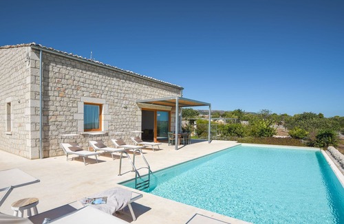 Ragusa Villa | Villa for families, wheelchair accessible, private pool, garden, bbq, free wi-fi