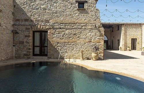Alcamo Villa | Villa Fortino: A characteristic two-story age-old estate in a quiet position, surrounded by the Sicilian countryside, with Free WI-FI.