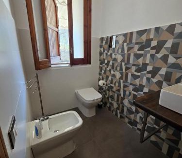 Torre Colonna-sperone Villa | Villa Giacoma hot tub and garden