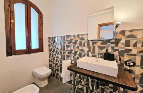 Torre Colonna-sperone Villa | Villa Giacoma hot tub and garden