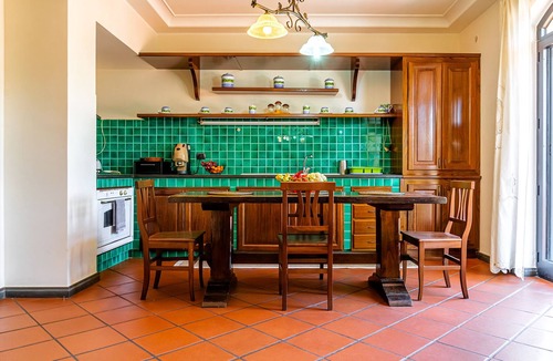 Aci Sant'Antonio House | Villa Gialla Private Padel Court