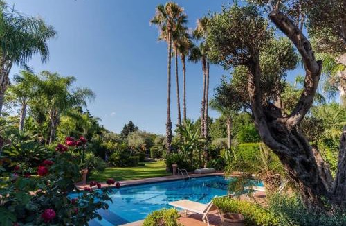Aci Sant'Antonio Villa | Villa Gialla - Private padel court