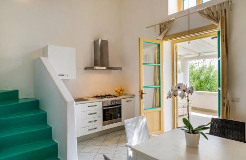 San Vincenzo House | Villa Ginestra sulla spiaggia di Stromboli