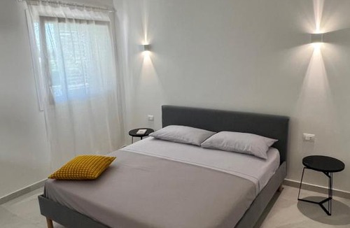 Fontane Bianche Villa | Villa Giuliana Luxury Home: piscina, solarium, barbecue. A pochi passi dal mare