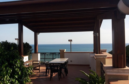 Menfi Villa | Villa immersed in the green with wonderful sea views in Porto Palo di Menfi