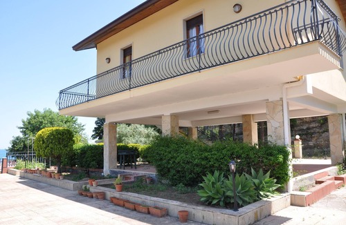 Costa Saracena-Castelluccio Villa | Villa in an exclusive area surrounded by nature and a few steps from the sea