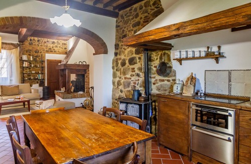 Porrona Villa | Villa 'In Antico Borgo Medievale' with Mountain View, Wi-Fi and Air Conditioning