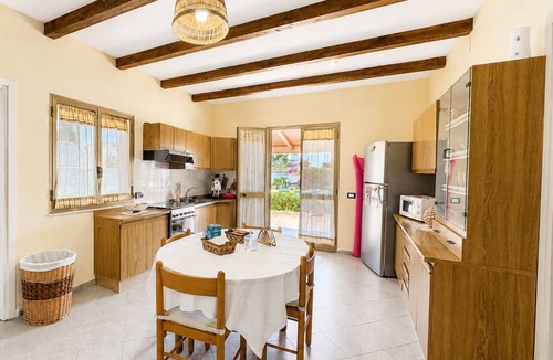 Brucoli Villa | Villa in Brucoli with 2 bedrooms sleeps 6