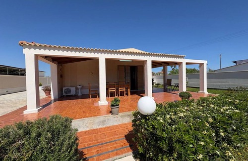 Brucoli Villa | Villa in Brucoli with 2 bedrooms sleeps 6