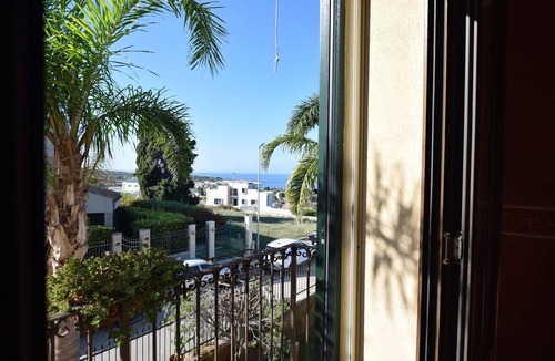 Brucoli Villa | Villa in Brucoli with 4 bedrooms sleeps 10