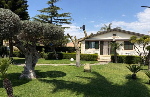 Chiaramonte Gulfi Villa | Villa in Chiaramonte Gulfi with 3 bedrooms sleeps 6