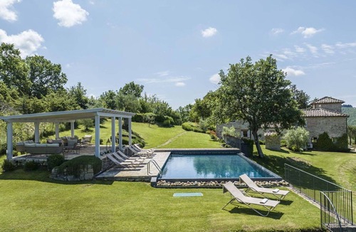 Gaiole in Chianti Villa | Villa in Gaiole In Chianti with 7 bedrooms sleeps 14