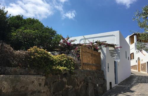 Panarea Apartment | Villa in Panarea - Nespolo