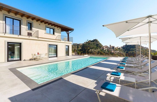 Savoca Villa | Villa in Savoca with 5 bedrooms sleeps 10