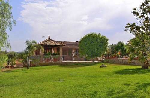 Solarino House | Villa in Sicily with Private Pool & Garden