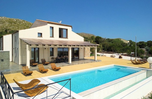 Scopello Villa | Villa Scopello 7 Rooms En-Suite