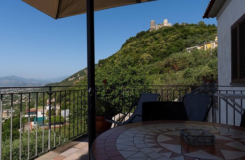 Lettere Villa | Villa La Quiete – Peaceful Hilltop Retreat with Vineyard and Vesuvius View
