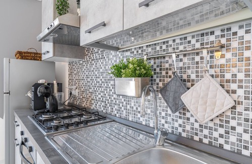 Solarino Apartment | Villa Latina apartment in villa with pool, Wi-Fi and air conditioning
