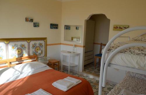 Anacapri Bed & Breakfast | Villa le Ginestre di Capri - Guest House
