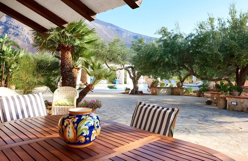Castellammare del Golfo Villa | Villa Le Sterlizie con Piscina Privata