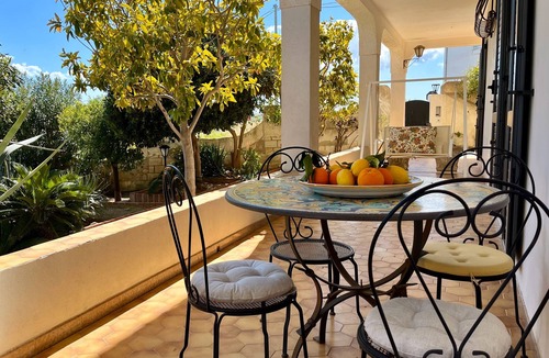Noto Historic Centre Villa | Villa Letizia with veranda and garden