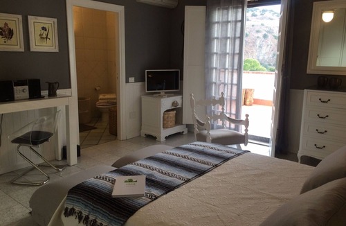 Capaci Villa | VILLA LOLJ PARK AND POOL