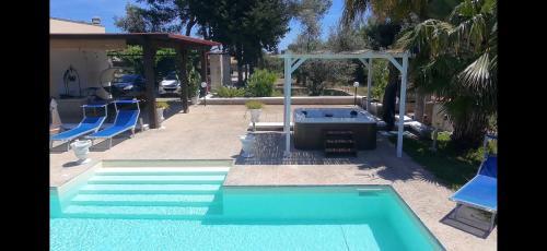 Carpignano Salentino Villa | Villa Luisa villa con piscina e Vasca Idromassaggio vicino Otranto