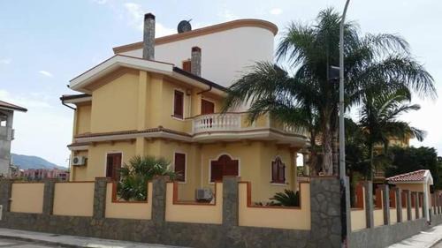 Barcellona Pozzo di Gotto Bed & Breakfast | Villa Manno