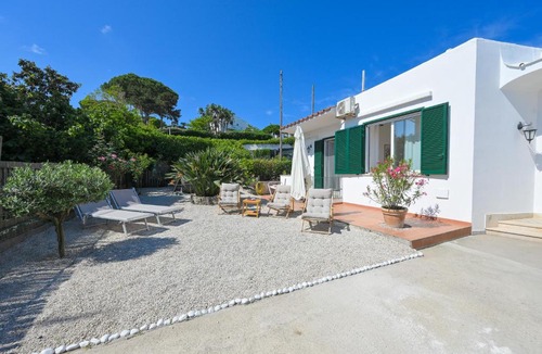 Ischia Ponte Villa | Villa Maddalena a Ischia, Piscina, Giardino Attrezzato, Terrazzi e Parcheggio