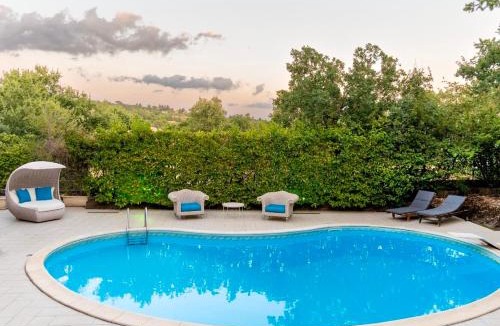 Ragalna Villa | Villa Male Terre by Letstay