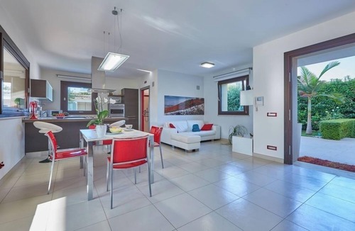 Marina di Ragusa Villa | Villa Marbella, a short walk from the beach