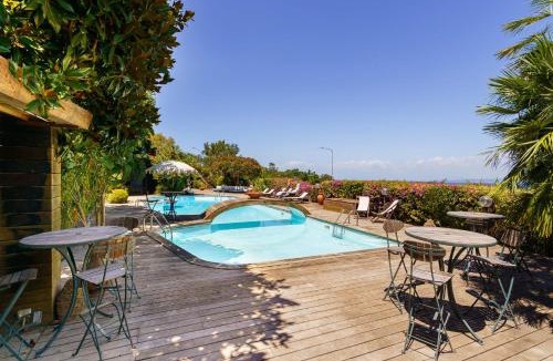 Ischia Ponte Villa | Villa Massimo Cartaromana with wide pool and view on the Castle
