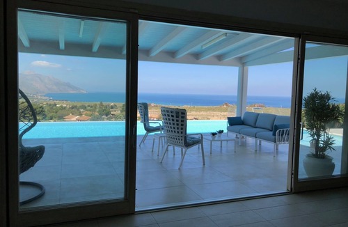 Castellammare del Golfo Villa | Villa MiraScopello: LARGE HEATED INFINITY POOL WITH WHIRLPOOL (WI-FI)