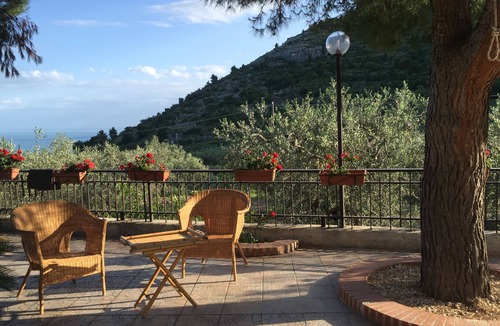 Monte Sant'Angelo Villa | " Villa Mon Plaisir " Relaxation and Nature on the Gargano.