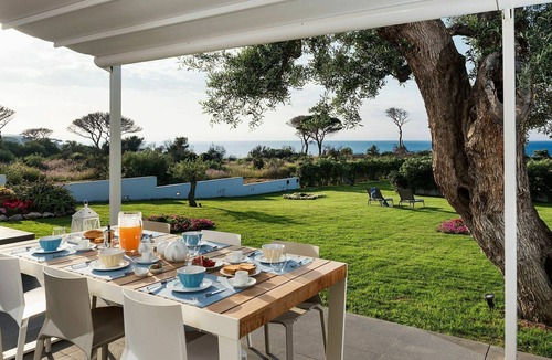 Cefalu Villa | Villa Nettuno - Holiday Rental by the sea in Cefalù, Sicily