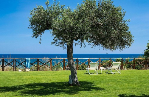 Cefalu Villa | Villa Nettuno - Holiday Rental by the sea in Cefalù, Sicily
