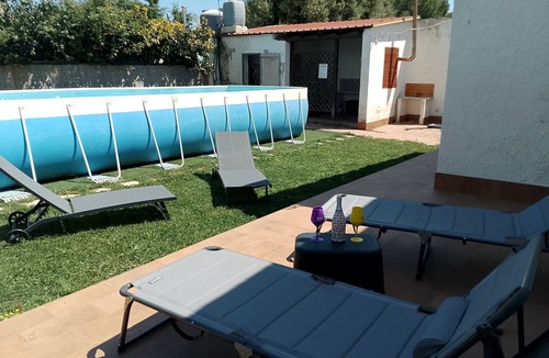 Syracuse Villa | Villa 'Nonna Anna' with Above-Ground Pool, Private Terrace, Wi-Fi, Wood-Fired Oven & BBQ