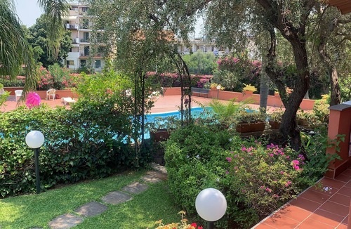 Giardini Naxos Villa | Villa Oblo 'Garden and Pool - Recanati - Taormina