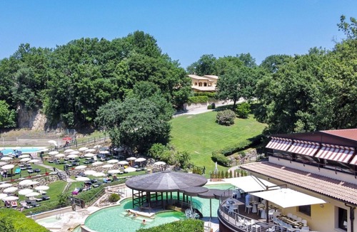 Sorano Villa | Villa of approximately 150 m2 located on the ground floor and on two levels with air conditioning, independent heating and wi fi line.Composed of a large living room with independent equipped kitchen, fridge, microwave oven, toaster, sofa and satellite t